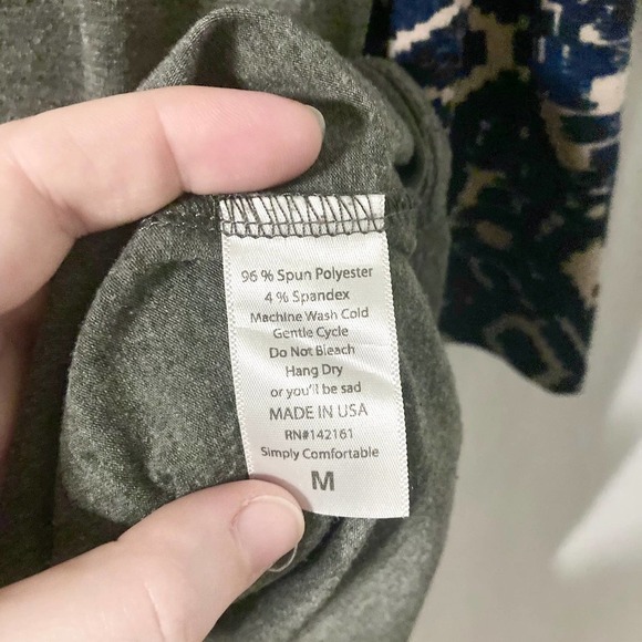 LulaRoe Women's M Gray Randy Top with Blue and Pink Geometric Sleeves - Picture 9 of 9